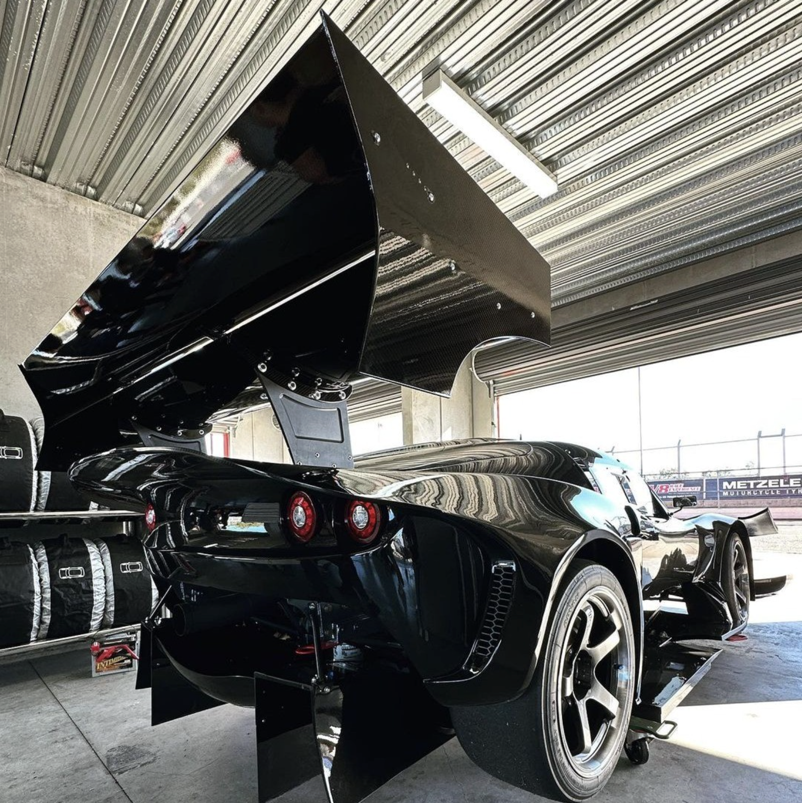 Scura Lotus Exige rear